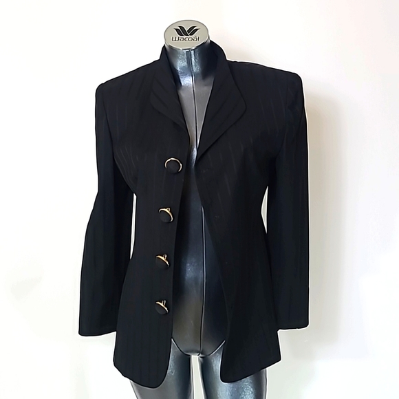 Gianfranco Ferre Jackets & Blazers - Gianfranco Ferre blazer vintage chic size 42 black wool with gold accent buttons